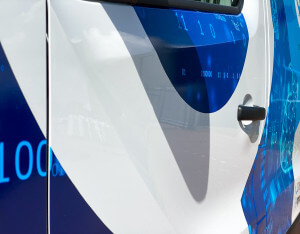 qnp-ict-bedrijfsbus-belettering-favo-reclame-10.jpg